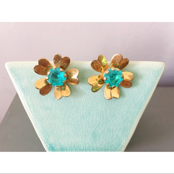 Vintage Jewelry - Vintage 50s Gold Emerald Clover Screwback Earrings